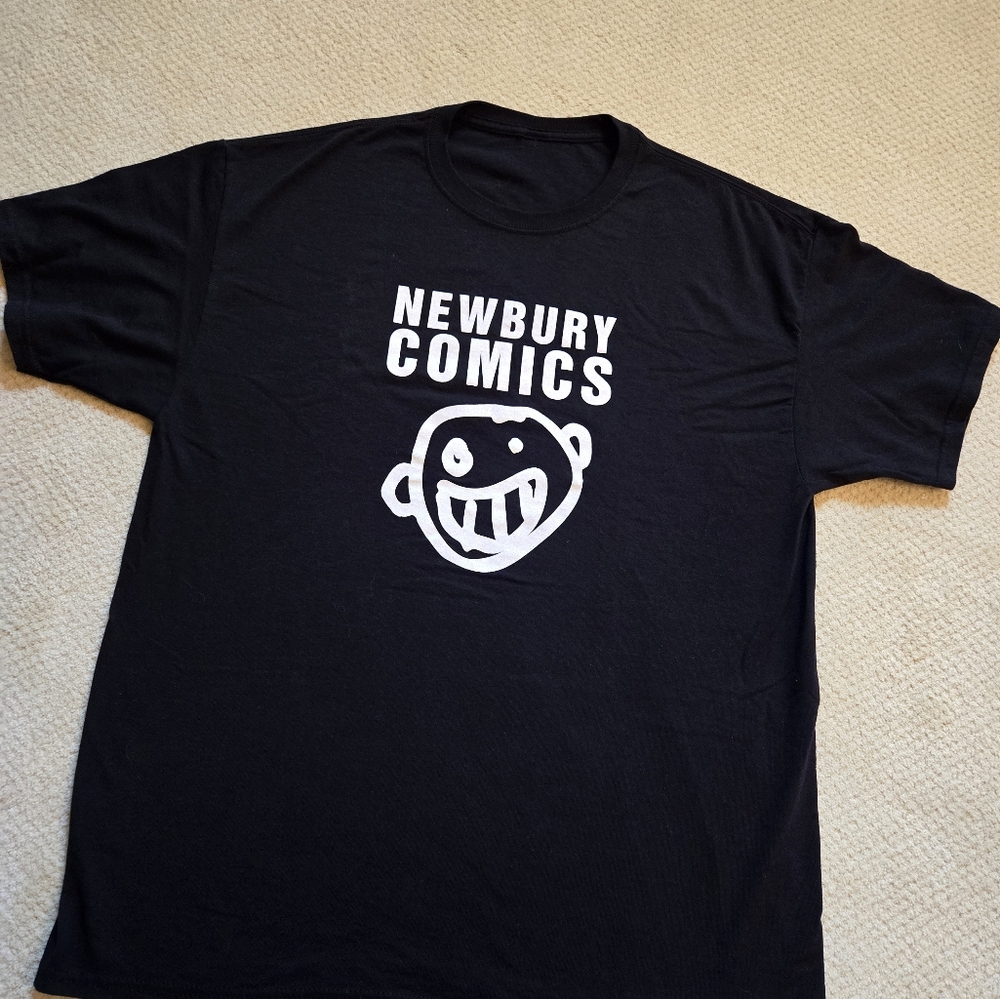 Iconic Newbury Comics T-shirt Tee Shirt Black White Large